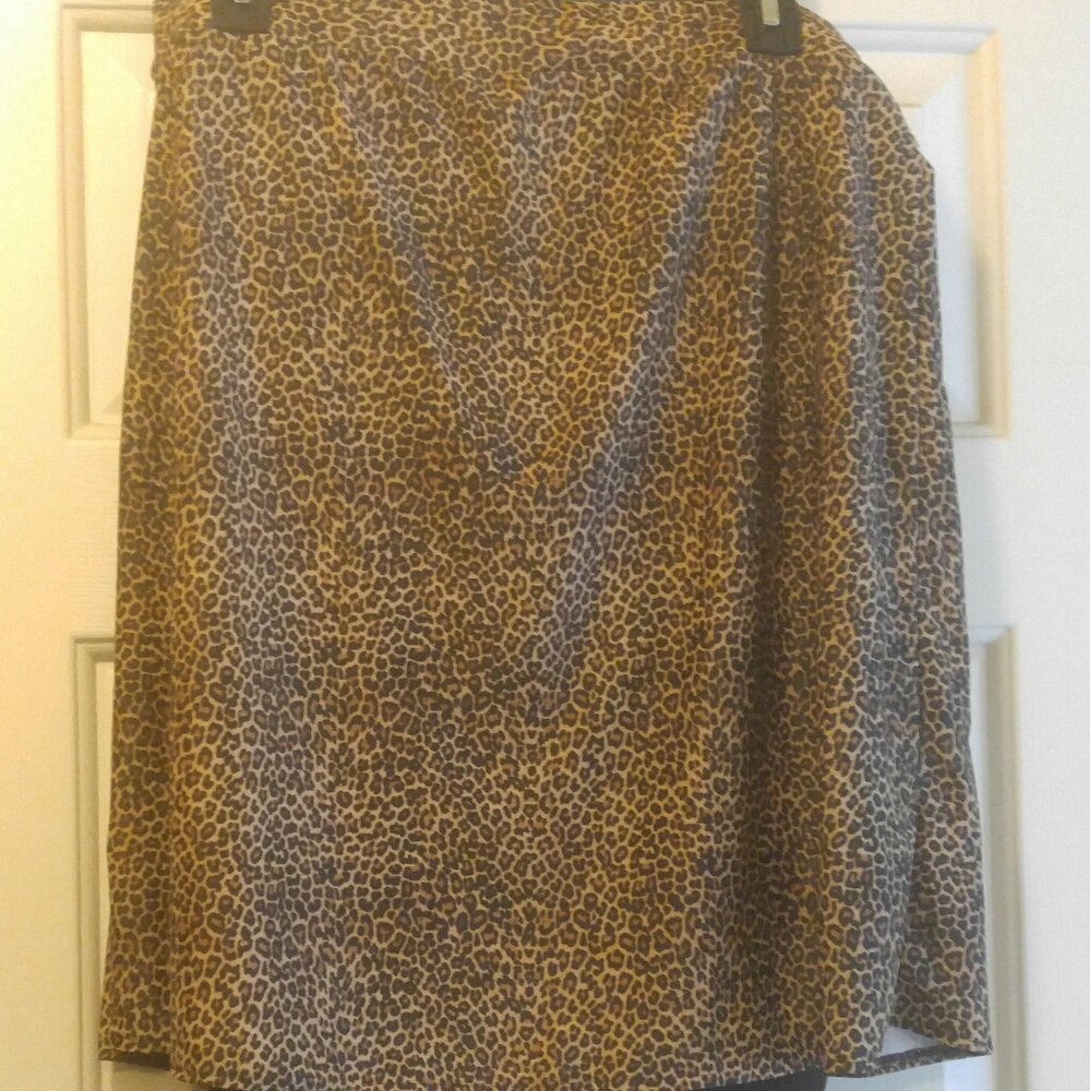 Modest workout skirt with leggings